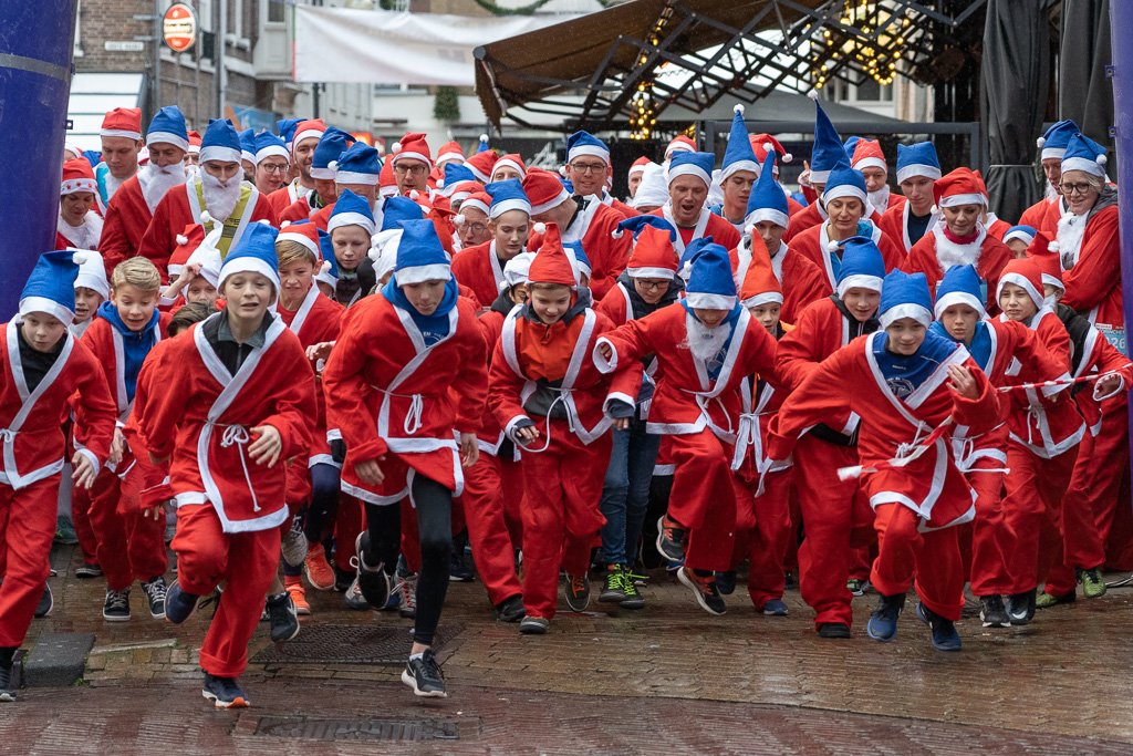 Na opening met <a href="/HenryWessels/">Henry Wessels</a> en <a href="/ReinieMelissant/">Reinie Melissant</a> gingen de kerstmannen van start! Ho-ho-ho! Go-go-go!