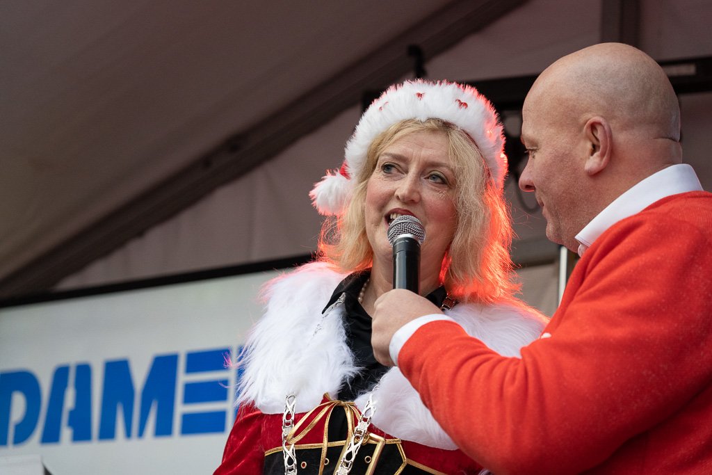 SantaGorinchem's tweet photo. Na opening met @HenryWessels en @ReinieMelissant gingen de kerstmannen van start! Ho-ho-ho! Go-go-go! https://t.co/ExHdDE7DnJ