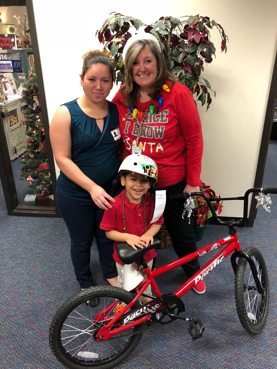 ELC_Mariposas's tweet photo. Our Perfect Attendance winners for the 1st semester: NO tardies, NO absences, NO early releases! All 48 children are in the running for the end-of-year giveaway in May.  We have more attendance incentives starting in Jan 2019 for all our Chargers and classes. https://t.co/JaDPLIucxb