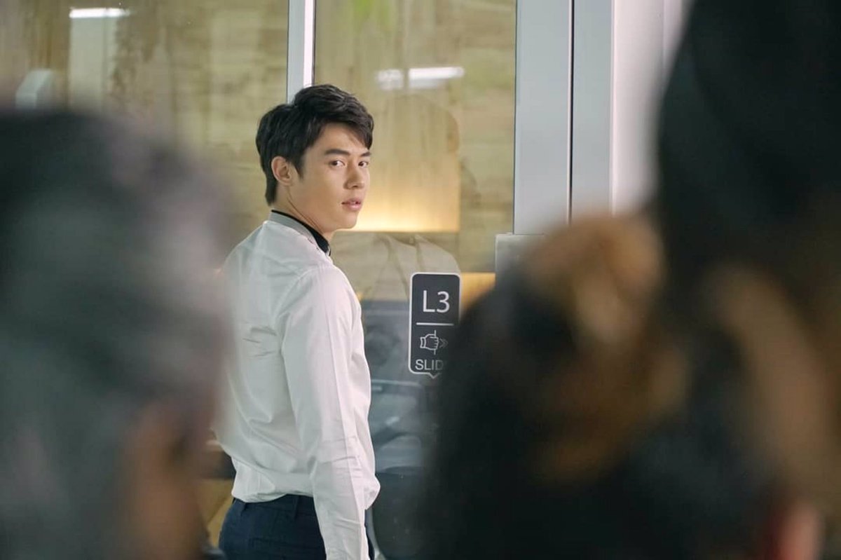 สถาปนิกหนุ่มที่ไม่ได้เจอนานแล้ว เจออีกทีหน้าเด็กขึ้นอีกแฮะ ปล.เรื่องนี้ภาพดีมุมสวยได้ทีมกล้องหนังฝีมือดีมาทำ รอติดตามชมได้ครับ 😊 

Cr <a href="/aeaclub/">AEA</a>
#อกเกือบหักแอบรักคุณสามี #myhusbandinlaw #หมาก #หมากปริญ #prinfanclub