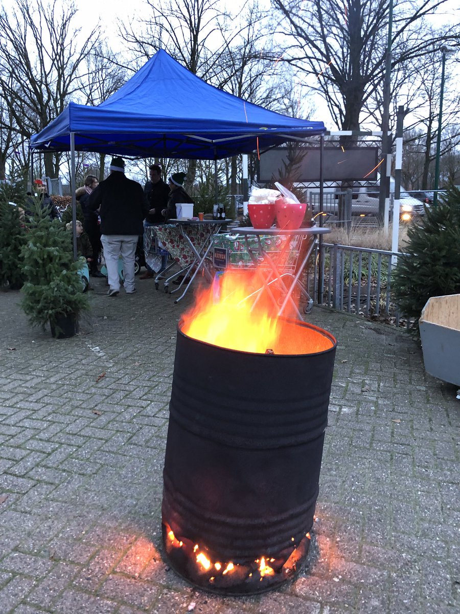 bsclaarbeek's tweet photo. Gezellig druk op de Winter Fair van #sparta25 #gezondheidsrace3.0 Nog tot 21.00 uur vanavond op sportpark ‘t Heereind in Beek en Donk! https://t.co/WvobFK1AKp