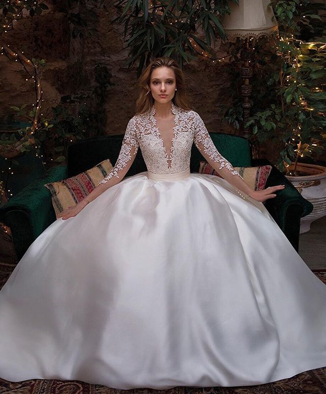 DemetriosBride's tweet photo. The style inspiration behind this #Cosmobella gown is the perfect mix between the bridal looks of #KateMiddleton and #GraceKelly --- Sophisticated Romance at its finest!
...
#Demetrios #Demetriosbride #WeddingDress #satin #lace #lacesleeves #satinwedding… https://t.co/a0z3JZ8Zhf https://t.co/0EIYRprzBV