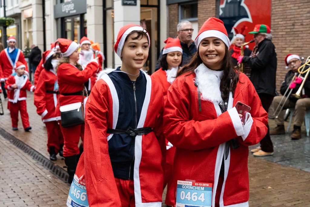 SantaGorinchem's tweet photo. Ondanks het matige weer werd er volop meegelopen en gerold. Net als vorig jaar deden ook de rolstoelers van harte mee! https://t.co/Ym133pOtce