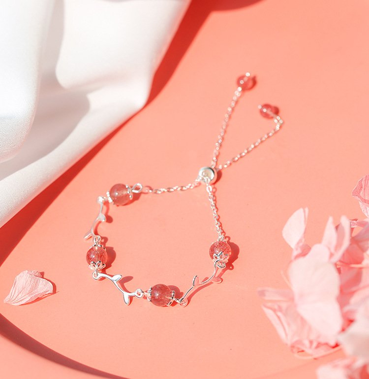 theshushop's tweet photo. (Pre-order) สร้อยข้อมือคริสตัลสีชมพู 🌸 เงินแท้ 92.5 ราคา 320 บาท สวยมากกก คริสตัลสีชมพู รอบข้อมือเป็นใบไม้เล็กๆสีเงิน ไม่มีปัญหาเรื่องขนาดข้อมือเลย จะปรับให้พอดีกับข้อมือก็สวยย หลวมหน่อยก็ยังสวยยย แง ชอบมากก (ปิดรับ 28/12) https://t.co/BUXhLvnZR2