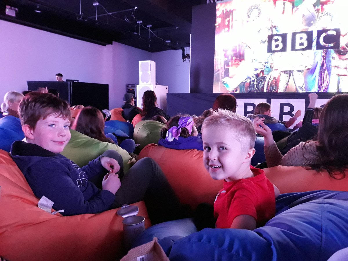 The boys are ready to watch the film. 😁😁 Excited!  #TheMidnightGang #BeanBag #BBC <a href="/BBCOne/">BBC One</a> #RedCarpet <a href="/WatersideSC/">Waterside Lincoln</a> <a href="/davidwalliams/">David Walliams HQ</a> Merry Christmas 🎅🎅