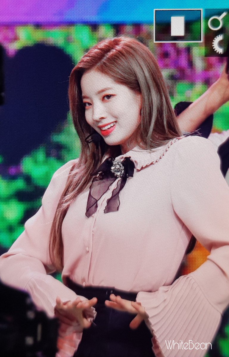Dahyun_Fan's tweet photo. 바쁜울둡🤣🤣

#다현 #트와이스 #DAHYUN #TWICE #ダヒョン https://t.co/CSfQ89CHUJ
