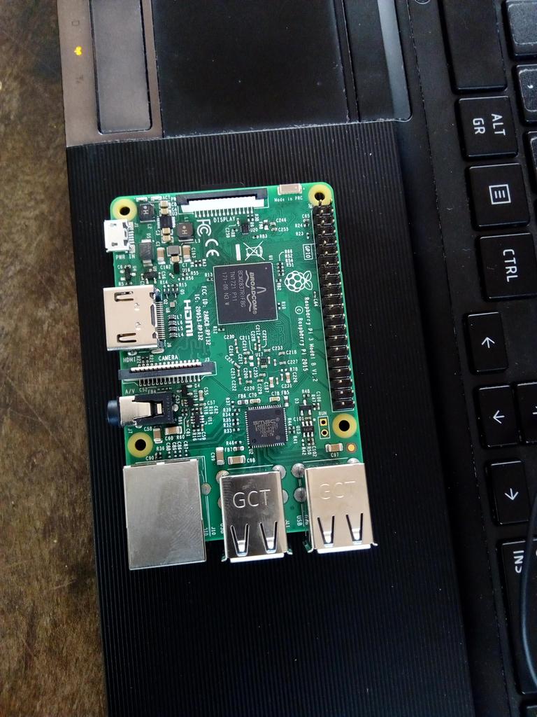À la découverte du Raspberry pi  au #BarcampBenin18 avec <a href="/igbanetorg/">ONG IGBANet</a>, <a href="/isocbenin/">Internet Society Chapitre du Bénin</a> et <a href="/BeninFgi/">FGI Bénin</a> 
@harold_ach <a href="/yakanho/">Yazid AKANHO</a> <a href="/mhoungbo/">MH</a>