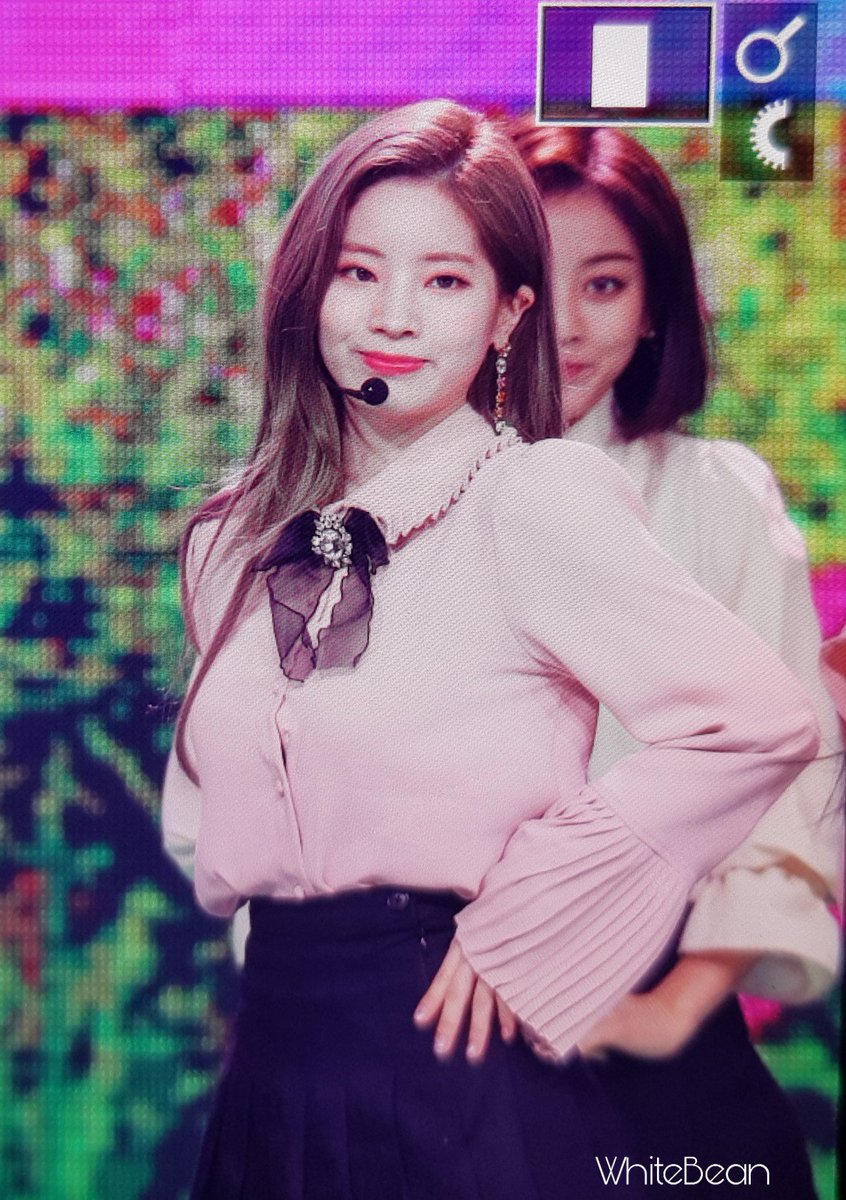 Dahyun_Fan's tweet photo. 바쁜울둡🤣🤣

#다현 #트와이스 #DAHYUN #TWICE #ダヒョン https://t.co/CSfQ89CHUJ