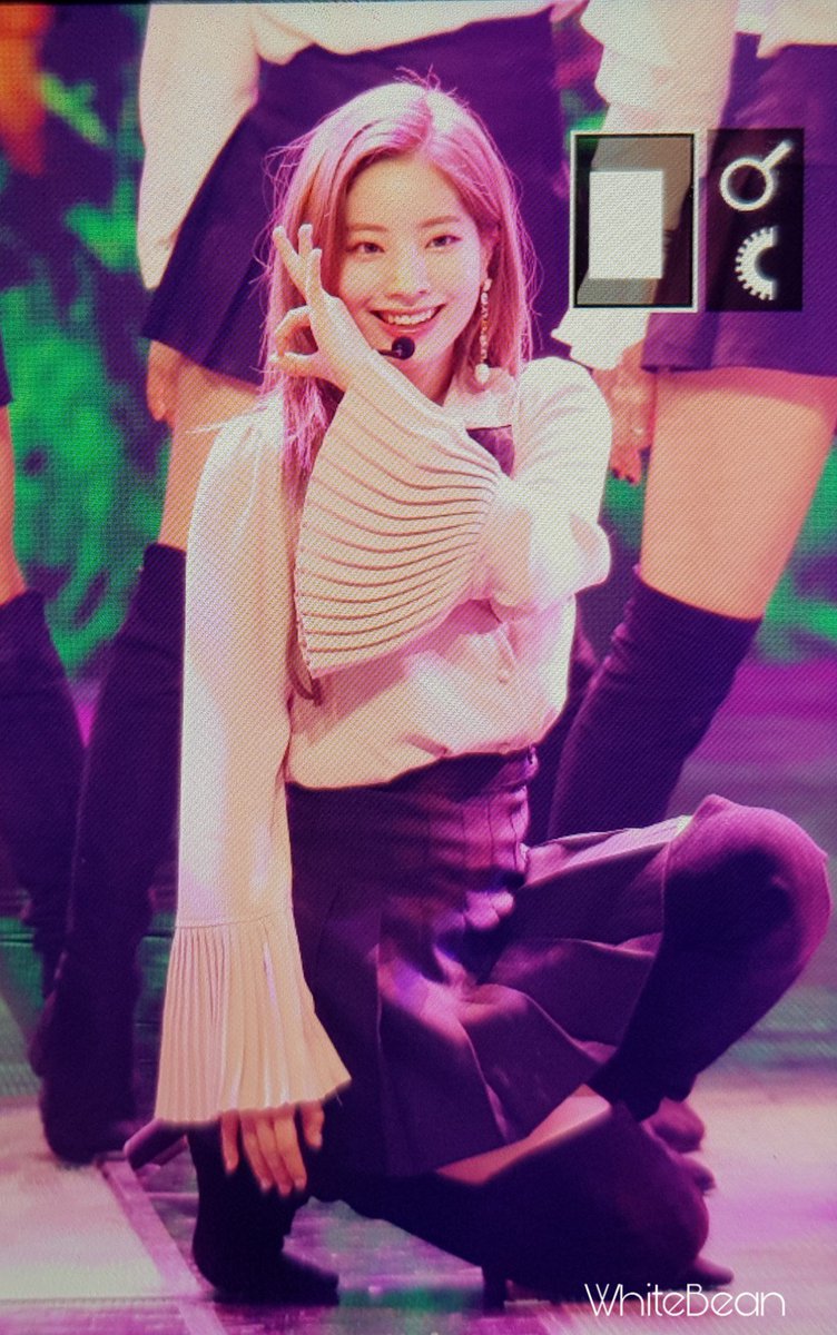 Dahyun_Fan's tweet photo. 바쁜울둡🤣🤣

#다현 #트와이스 #DAHYUN #TWICE #ダヒョン https://t.co/CSfQ89CHUJ