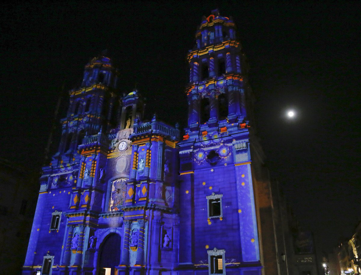 manuelva81's tweet photo. Así se vive la #fiestadelaluz en #SLP, no deje de apreciarla en la Catedral potosina del 21 al 5 de enero https://t.co/DeOMfwl9d9