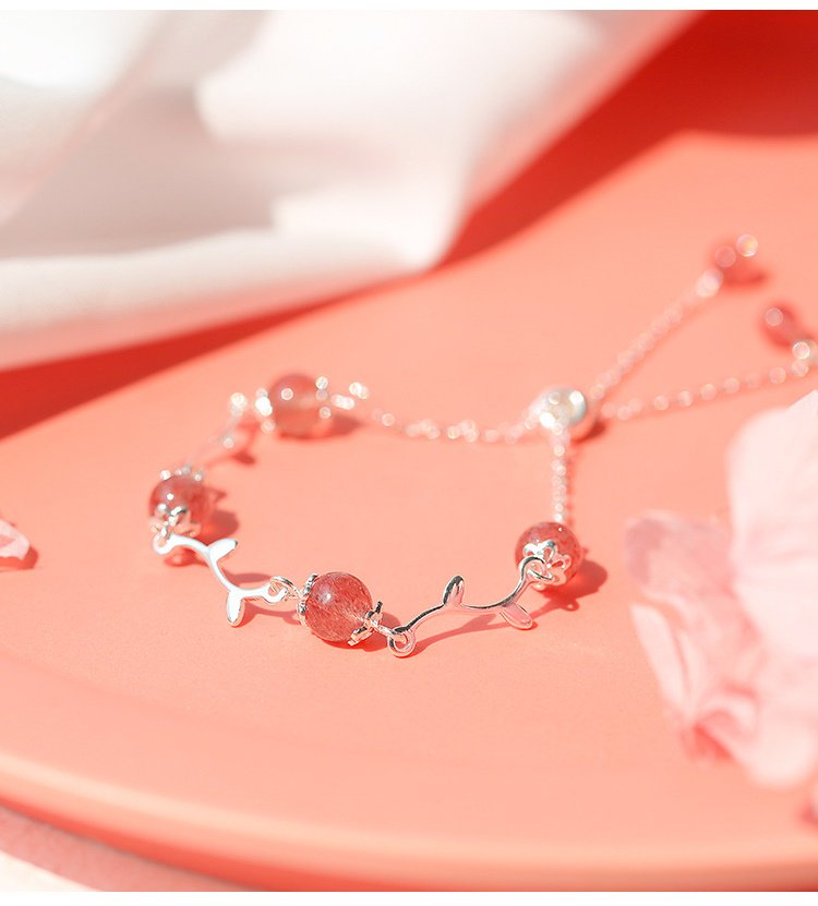 theshushop's tweet photo. (Pre-order) สร้อยข้อมือคริสตัลสีชมพู 🌸 เงินแท้ 92.5 ราคา 320 บาท สวยมากกก คริสตัลสีชมพู รอบข้อมือเป็นใบไม้เล็กๆสีเงิน ไม่มีปัญหาเรื่องขนาดข้อมือเลย จะปรับให้พอดีกับข้อมือก็สวยย หลวมหน่อยก็ยังสวยยย แง ชอบมากก (ปิดรับ 28/12) https://t.co/BUXhLvnZR2