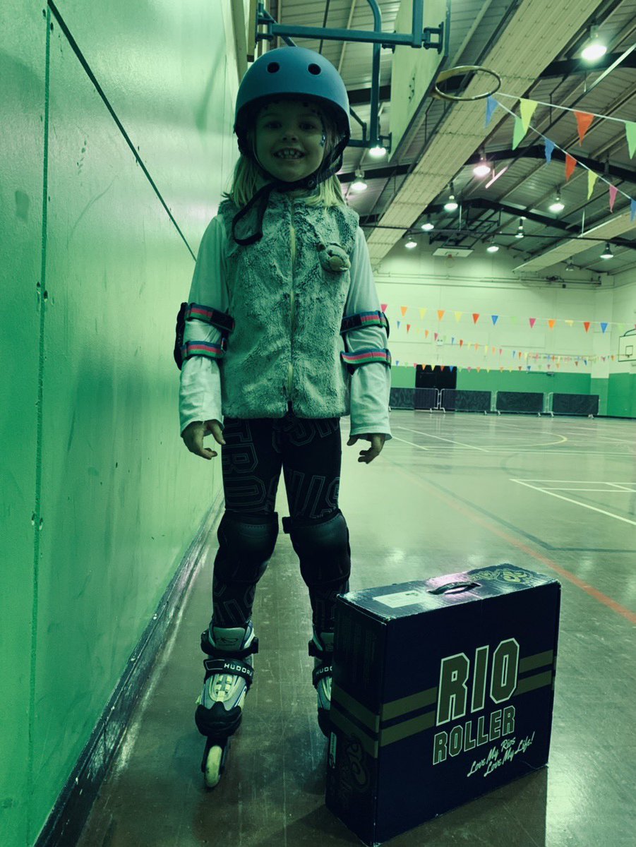johnsidneycarey's tweet photo. Getting ready for a roller-skating jam named Saturday #Florrie7th #goodtimes https://t.co/C7dJTMy70U