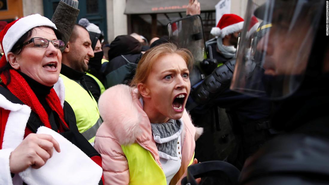 A 10th person has died in connection with the "yellow vest" protests in France as they enter their sixth consecutive weekend cnn.it/2EGXiLZ