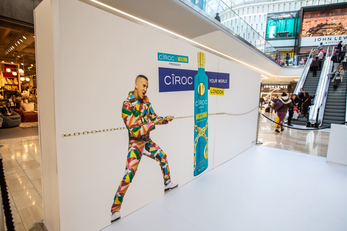 Shoppers getting the chance to design their own premium bottle of Ciroc <a href="/westfieldlondon/">Westfield London</a> and  see their personalised design up on screens in the no.1 mall in the UK in the countdown to Xmas. <a href="/posterscope/">Posterscope</a> <a href="/caratUK/">Carat UK</a> <a href="/DiageoGB/">Diageo GB</a>