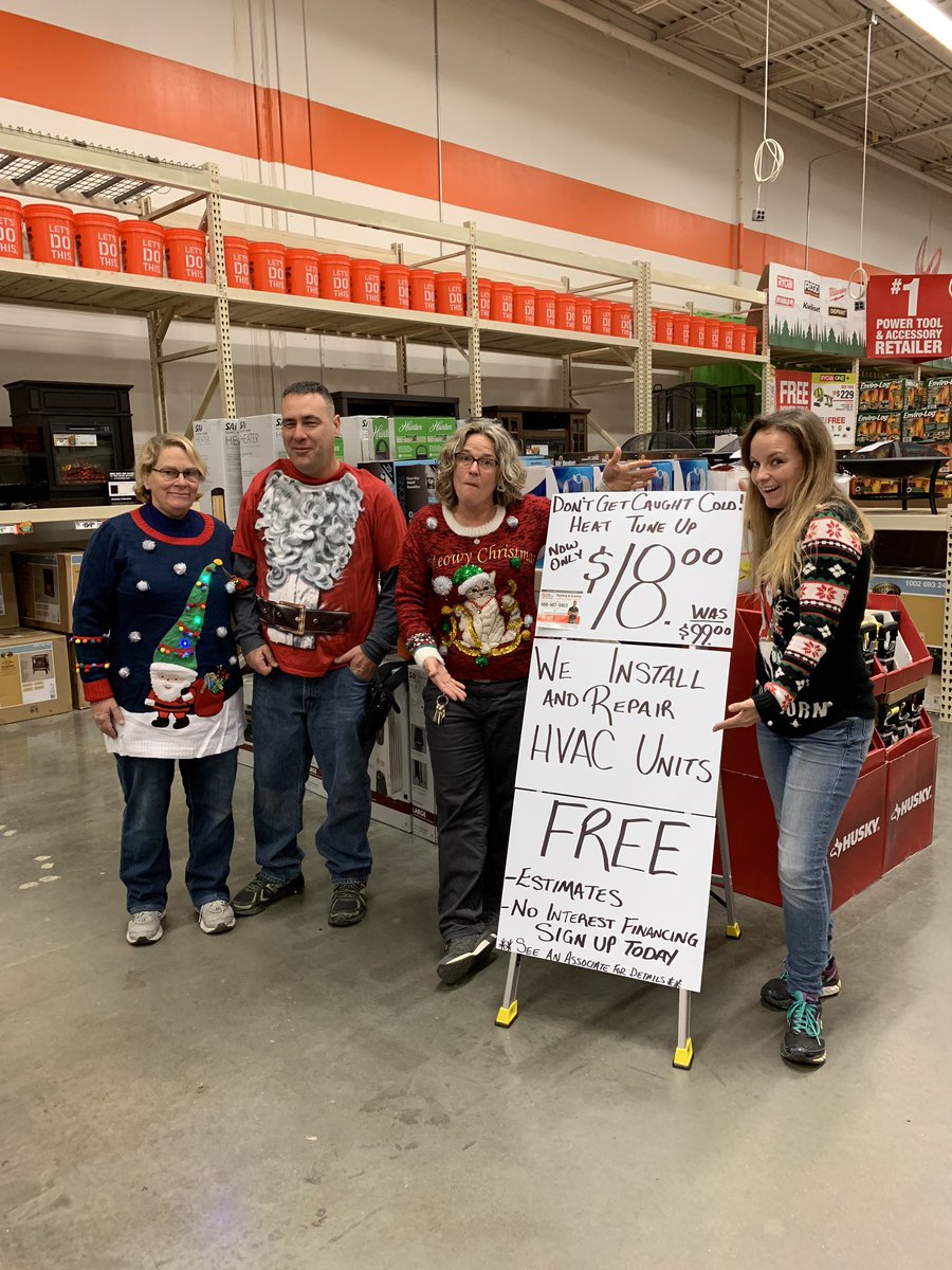 Katie94603725's tweet photo. Itโs an #uglychristmassweater #competition kind of weekend at #HD0735. Itโs also a #leadsandmeasures time of year! #canibeapresenteronashow ๐ค #skillz https://t.co/jm5Bos5xAK