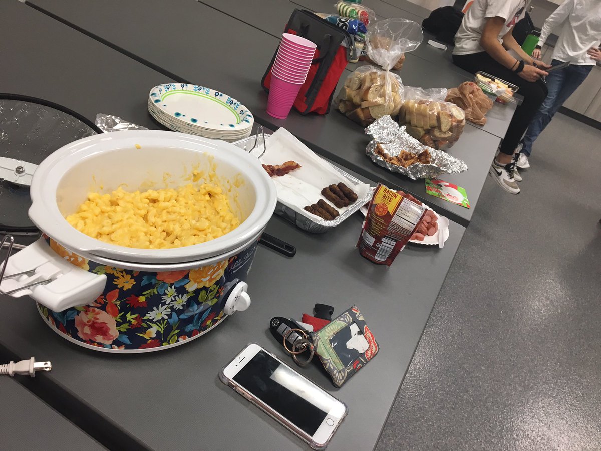 ArchieScience's tweet photo. Thank you to my health science 3 class for making my dream of a Chipotle-style Mac n cheese restaurant come true. You guys are the best. https://t.co/nMhQz31eC8