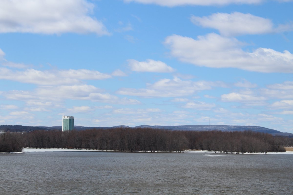 Hundreds of litres of heating oil spill near Outaouais river in Gatineau bit.ly/2RbQFYt https://t.co/SjU2XZMN7k
