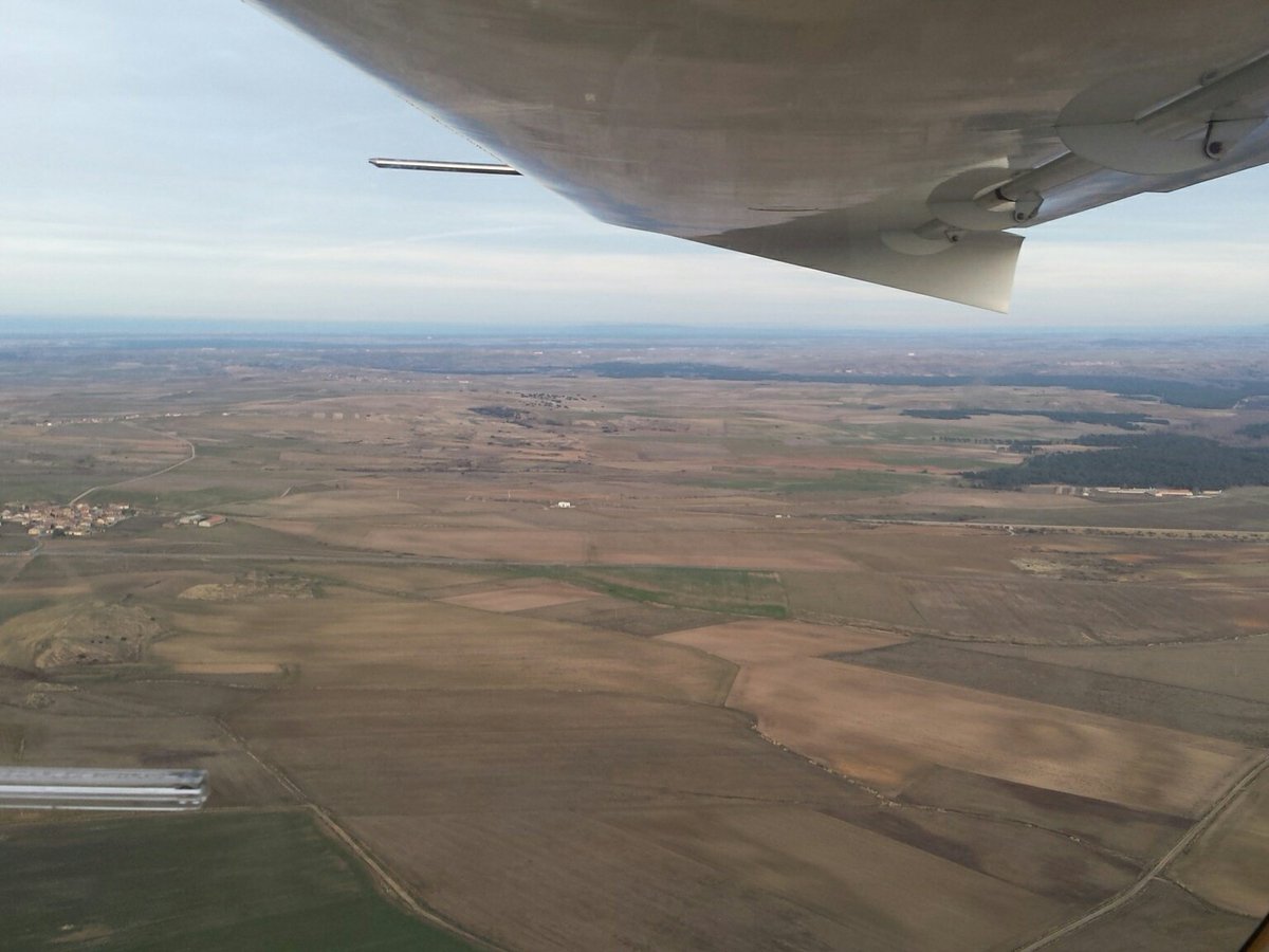 aepal_aero's tweet photo. Estas son algunas de las imágenes que nos han enviado los pilotos que han podido volar hoy. Un anticiclón en fin de semana no se desperdicia si es posible. Los compañeros de la zona de Madrid, hoy lo han tenido más difícil... Comparte con nosotros tus fotos! ❤✈😉👍 #Aepal https://t.co/Cs36debzLI