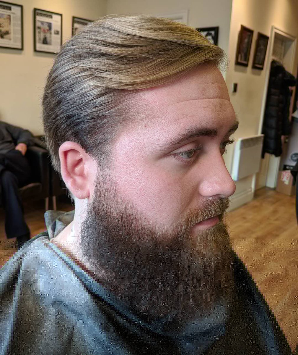 DirectorsCutL17's tweet photo. Even Jesus comes to DC for his birthday trim 

#jesus #xmas #barber https://t.co/uLZgxaD3eI