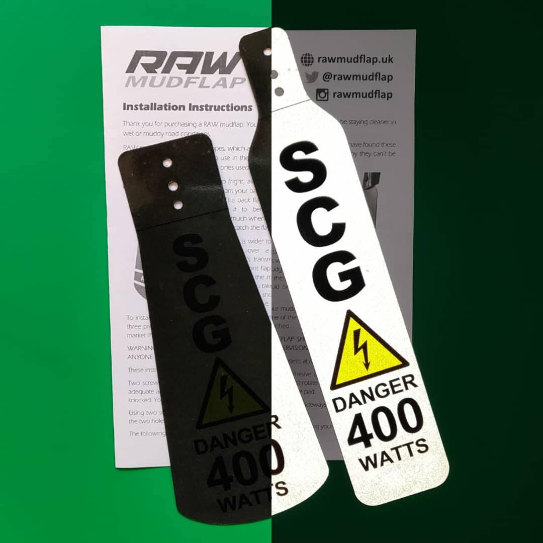 rawmudflap's tweet photo. A pioneering stealthy design from CSG. First time we've attempted this with impressive results. Left part in normal light, right with flash.
#cycling #customcycling #wintercycling #mudguards #makeyourmudguardswork #mudflaps #cyclingkit #stealth #cambridgecycling https://t.co/z9q8gnxERf