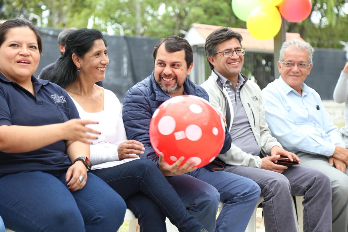 IESSec's tweet photo. HOY | Entre sonrisas, cantos y buenos deseos, personas con discapacidad pertenecientes al Centro de Atención Integral de la ciudad de Cuenca, reciben un agasajo navideño.
#MisiónNavidad https://t.co/TlX6Z0Sj8h