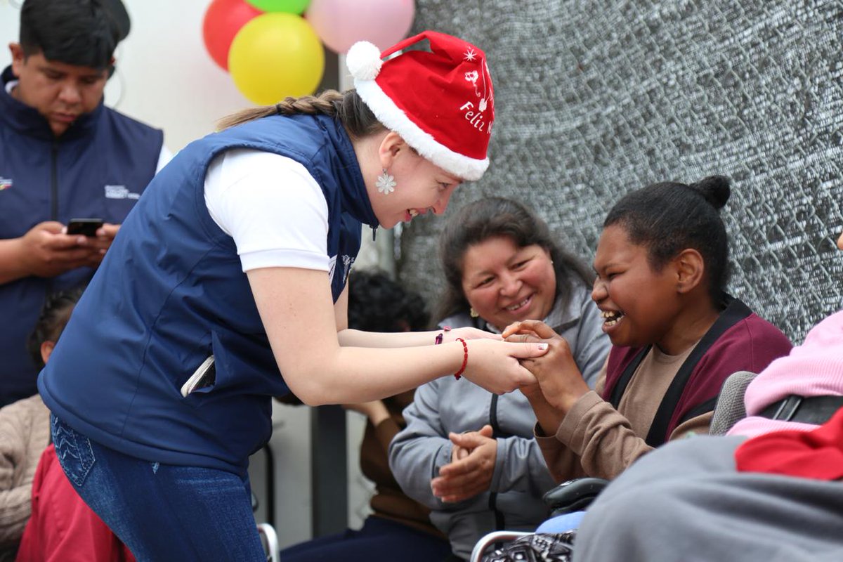 IESSec's tweet photo. HOY | Entre sonrisas, cantos y buenos deseos, personas con discapacidad pertenecientes al Centro de Atención Integral de la ciudad de Cuenca, reciben un agasajo navideño.
#MisiónNavidad https://t.co/TlX6Z0Sj8h