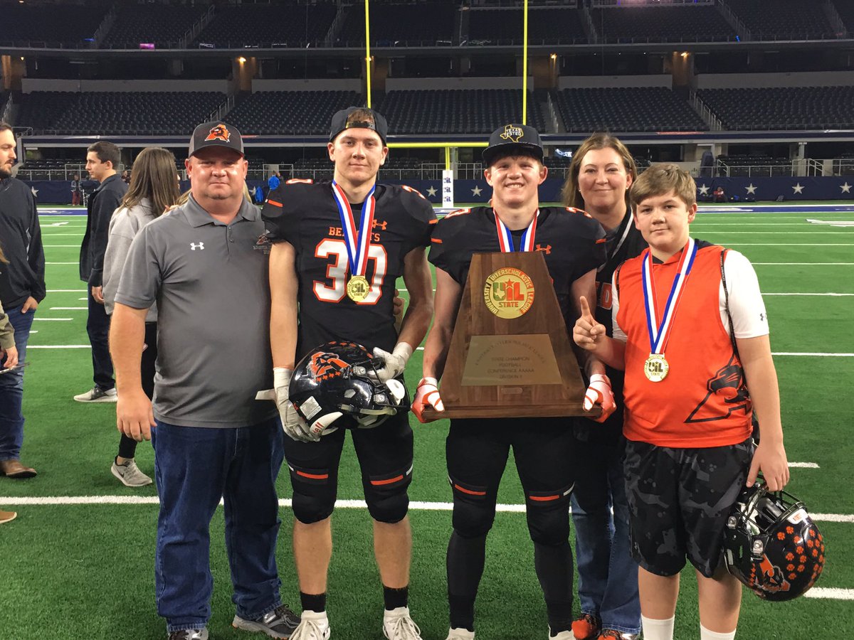 bearcat2208's tweet photo. Best way to end my football career!!! Couldn’t have asked for better coaches and better teammates! I will always miss this team!! So happy to be an Aledo Bearcat! https://t.co/7VICVk7kZt