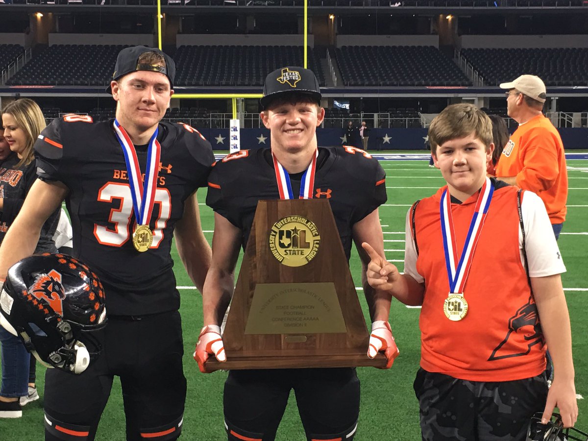 bearcat2208's tweet photo. Best way to end my football career!!! Couldn’t have asked for better coaches and better teammates! I will always miss this team!! So happy to be an Aledo Bearcat! https://t.co/7VICVk7kZt