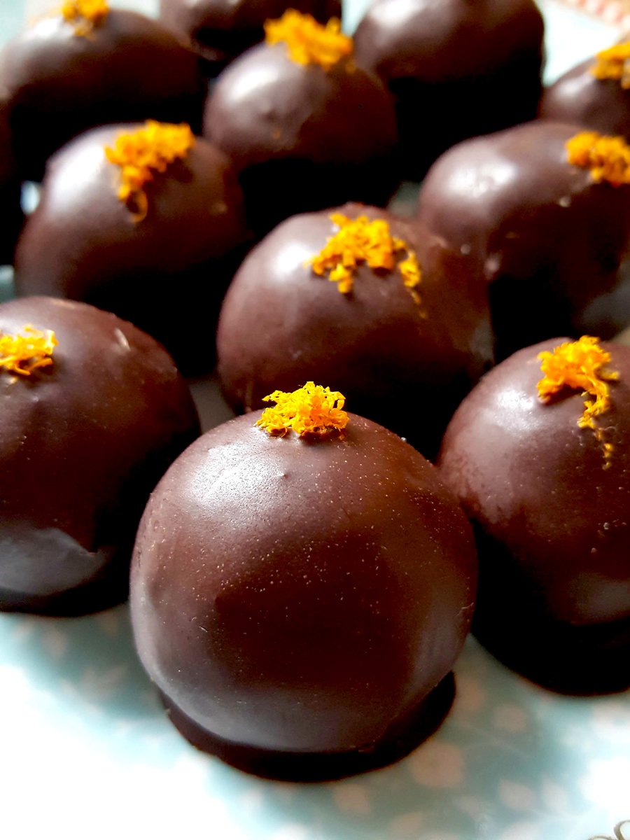 sobodyuk's tweet photo. Make Christmas special with these no refined sugar chocolate orange truffles! https://t.co/8mQajePrD6 
#Christmasfood #christmasholidays #chocolates #cleanating #foodie #dairyfree
@naturesheartuk @OmbarChocolate https://t.co/7Hj6kIfVgn