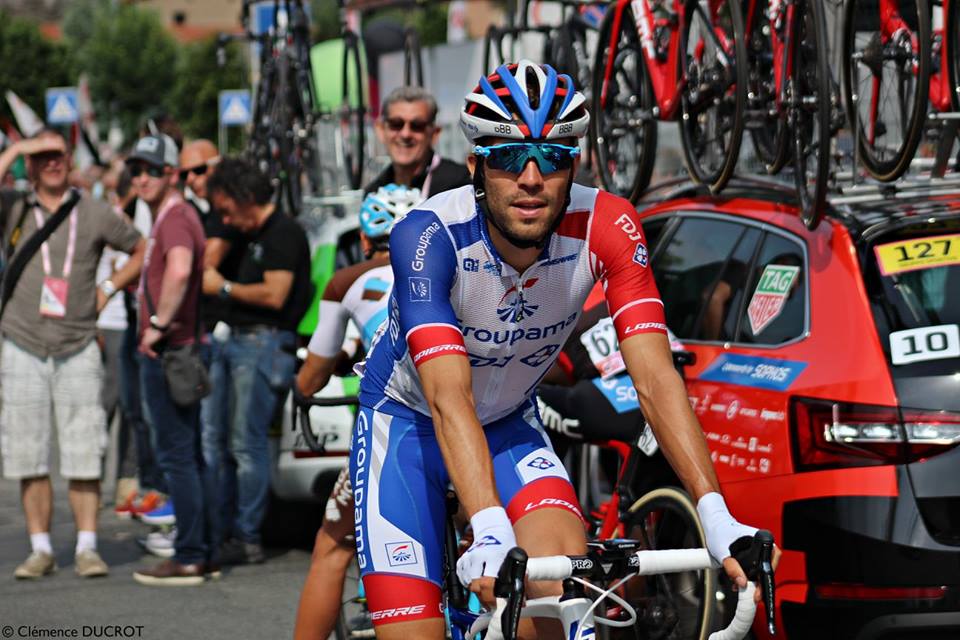 LeGruppetto's tweet photo. Déjà lauréat en 2015 et 2017, @ThibautPinot remporte en 2018 son 3e titre de coureur français de l'année décerné par notre communauté. Grâce en partie à son 1er monument acquis sur le Tour de Lombardie et ses 2 étapes sur la Vuelta. Alaphilippe 2e et Bardet 3e. #Twittcyclos https://t.co/GRQWCJt7Sd