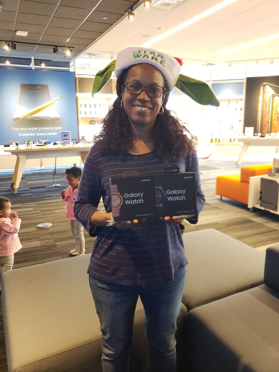 sandra_samsung's tweet photo. #FSMHolidayFunSales 
@Krivs14 

#11 Customer buying a Galaxy 2 Watch https://t.co/ENTAeZc4tr