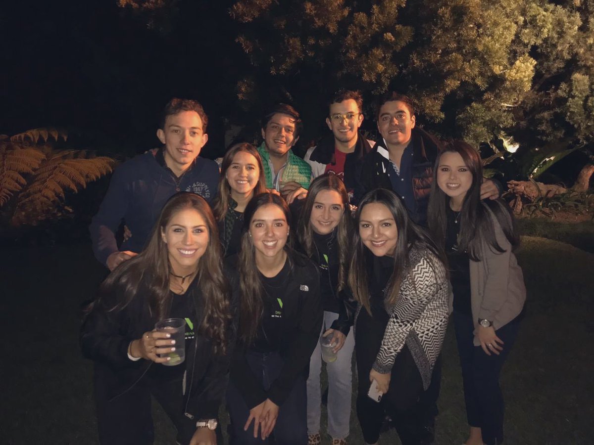 tefyhl's tweet photo. Convivio de 5 años de graduados ❤️💚💛 #PromXL #ValleVerde #Prom2013 #LOSAMO https://t.co/ifBIZVeFuv