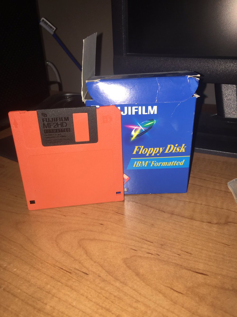 BCReid17's tweet photo. What a find! Time to back up my Apple IIe #PreCloud #PreUSB #PreCDR https://t.co/yICbVisfgD