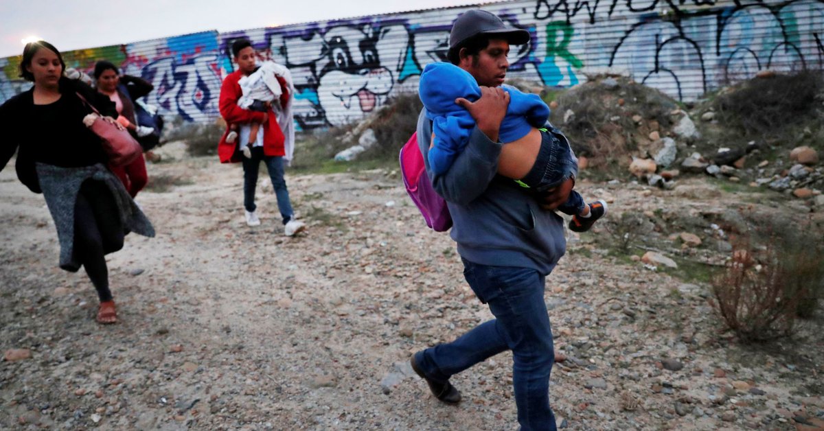 LOCODOR01's tweet image. GoFundMe raises millions of dollars in 3 days for Trump's border wall while DC is in turmoil.  #gofundmebuildthewall #borderwall #borderwallgofundme #trump #trumpborderwall
buff.ly/2CsDXN3