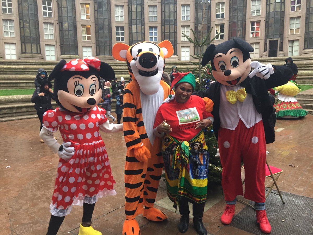 EngagesDe's tweet photo. #Noël aux espaces #Abraxas. Merci aux bénévoles pour l’organisation et aux partenaires. #NoisyLeGrand @StudioExpressY @BuffaloGrill @royalkidsroissyenbrie @urbanjumproissyenbrie @JungleParadis https://t.co/XSXvD5vV5a