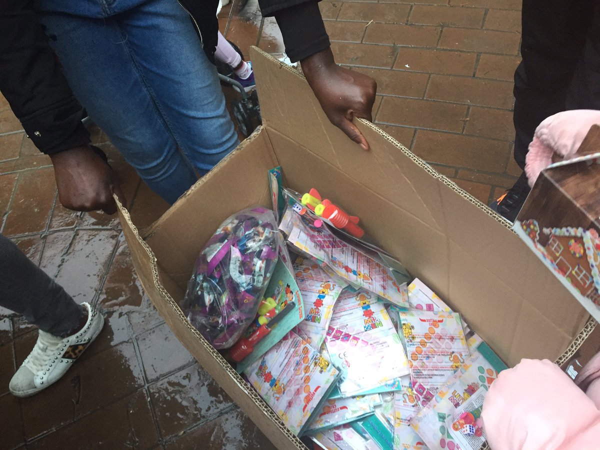 EngagesDe's tweet photo. #Noël aux espaces #Abraxas. Merci aux bénévoles pour l’organisation et aux partenaires. #NoisyLeGrand @StudioExpressY @BuffaloGrill @royalkidsroissyenbrie @urbanjumproissyenbrie @JungleParadis https://t.co/XSXvD5vV5a