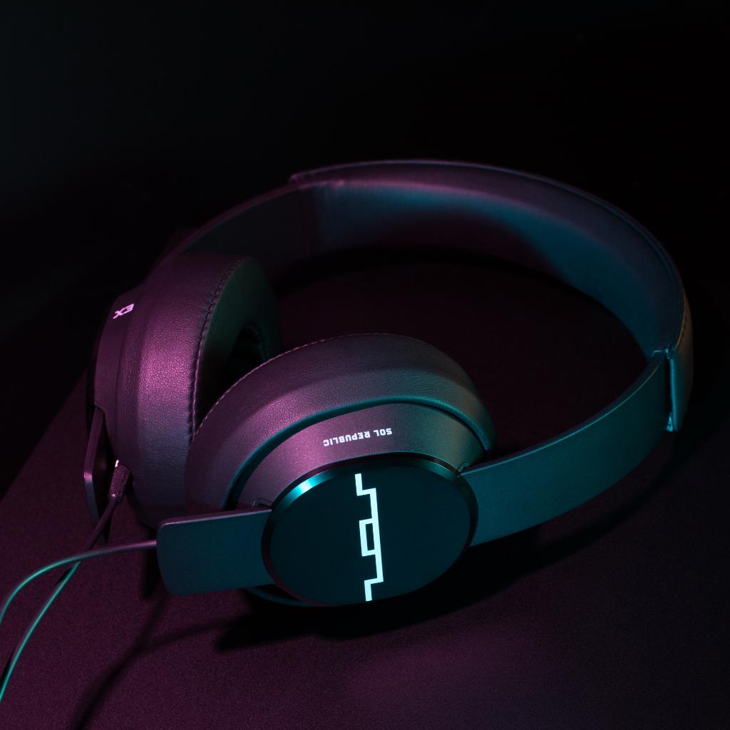 SOLREPUBLIC's tweet photo. Professional sound. 🎶🎶 #MasterTracks #SOLREPUBLIC https://t.co/ho5cTgU1M6