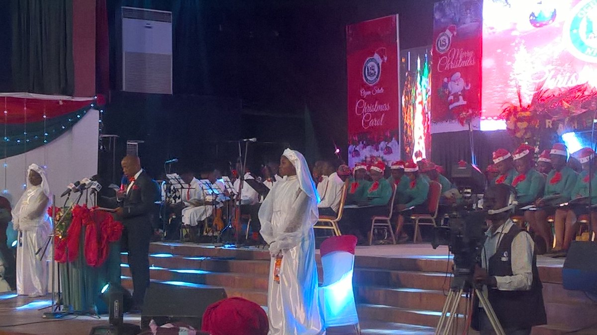 Mr Femi Patrick Adaramola, Winner, 2018 Presidential Best Teacher Award, taking the second lessons from Isaiah 11(1-10) @ the 2018 Ogun State Christmas Carol holding @ the June 12, Cultural centre, Kuto Abk.