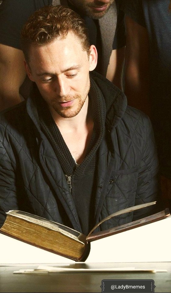LadyBmemes's tweet photo. "Reading gives us
someplace to go
when we have to stay
where we are."

-Mason Cooley 😌📚📚📚💜

#BookLover #TomHiddleston #Hiddlestonians #HiddlesTreasures https://t.co/tVvoLxJ6Dj