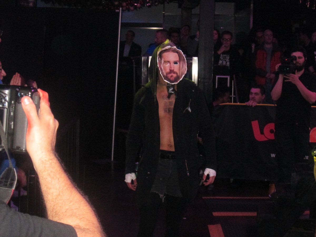 KOTR_Podcast's tweet photo. Some photos of @DarbyAllin before his match at #Evolve117 @WWNEVOLVE https://t.co/YdOZs0ghAx