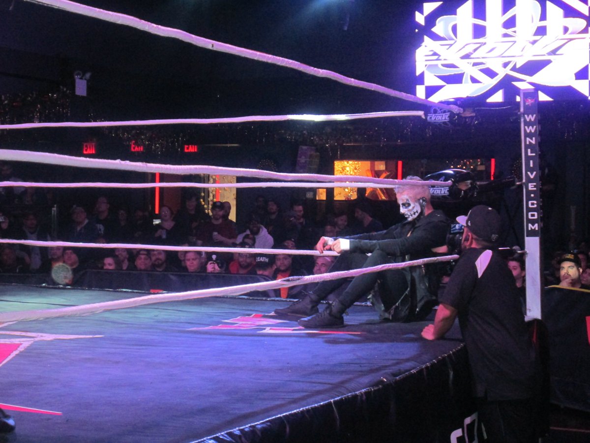 KOTR_Podcast's tweet photo. Some photos of @DarbyAllin before his match at #Evolve117 @WWNEVOLVE https://t.co/YdOZs0ghAx