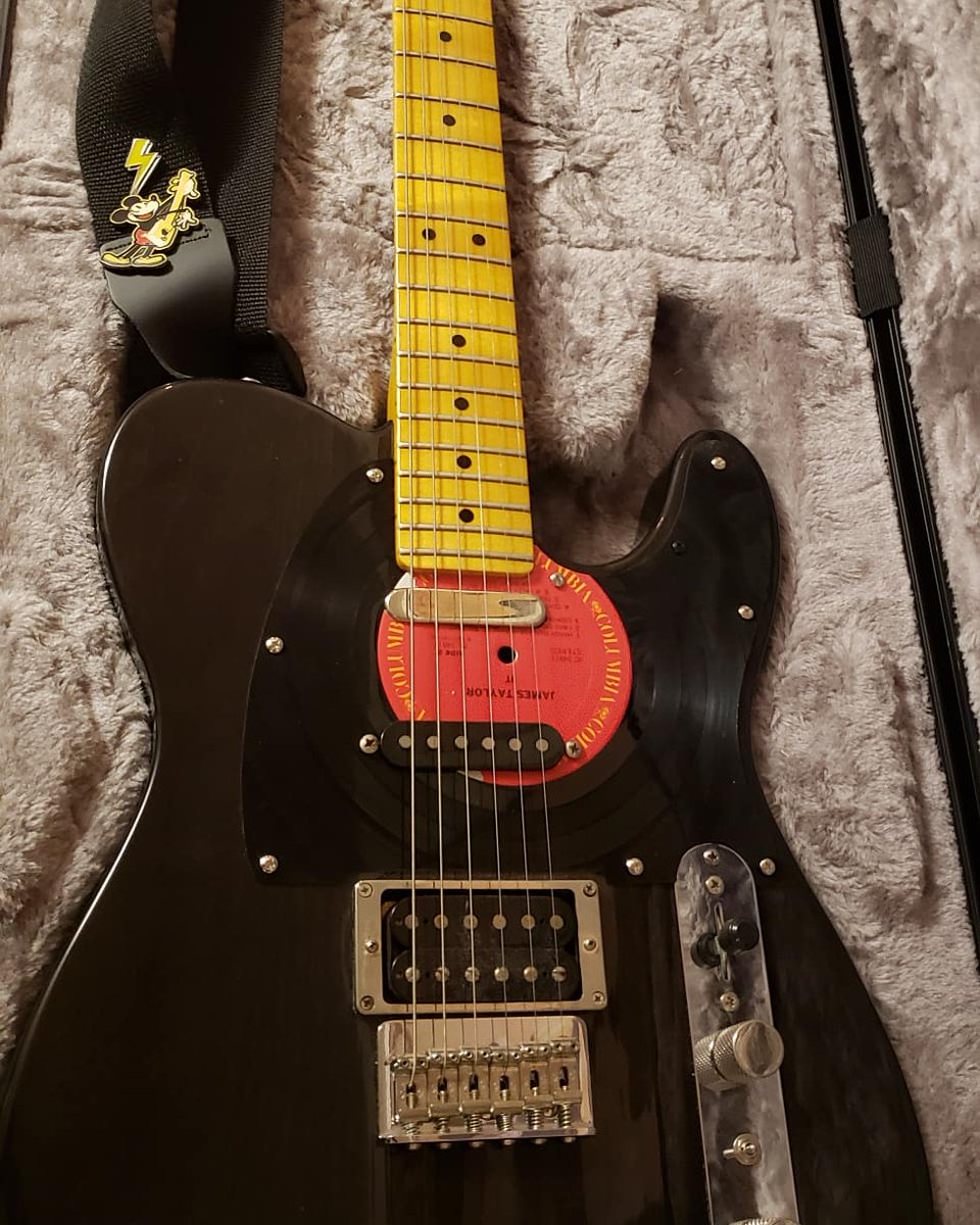 gerry3112's tweet photo. My @Fender Telecaster has been upgraded ten fold!!  Check out the pickguard that I had cut for me from a record. I'm sure it's pretty easy to guess who the record is by ... @JamesTaylor_com.  Combining guitars, records, and my favorite musician of all time.  👍👍👍👍👍 https://t.co/9976h0OjPF