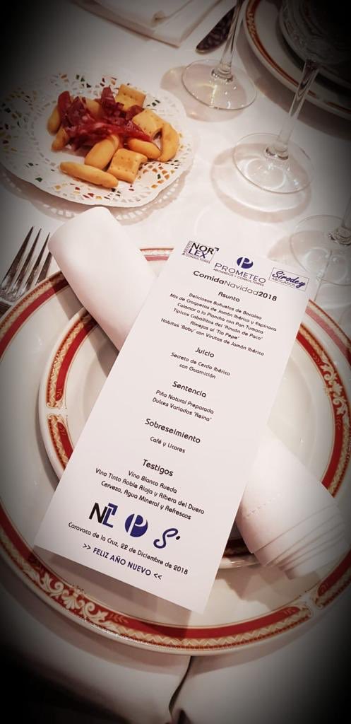 PedroLude's tweet photo. Como viene siendo tradición, un años más, nos reunimos entorno a la mesa. #ComidaNavidad2018 #Prometeoabogados @sirodeyabogados #Norlex https://t.co/IG84bl5B5u