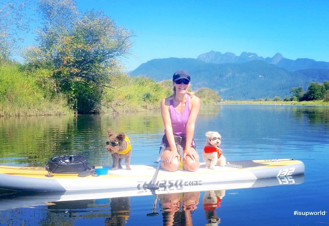 thursosurf's tweet image. Just chillin' on the lake with mom, sis and my sweet new pair of doggie goggles." –Seth🐶
📸 IG: isupworld
instagram.com/p/BYY32ZGgfAX/
#thursosurf #doggles #inflatablesup #paddleboard