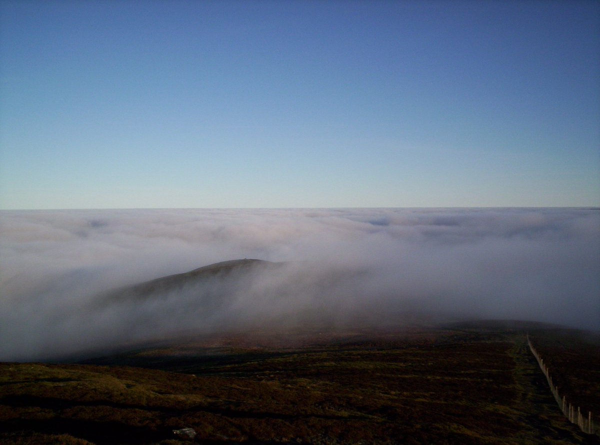 StanLeigh18's tweet photo. @viviennecrow2 @mrs_walker214 @74guns @DistantHorizon1 @EmotGil @onLoughrigg @glocky9 @keswickbootco @Wainwright_Pub
Well done Gilbert !! Skiddaw it was - the fence from #Bakestall- The Edge- view S to SW & me with #Blencathra beyond
Happy Christmas all! https://t.co/6ctltc2N0i