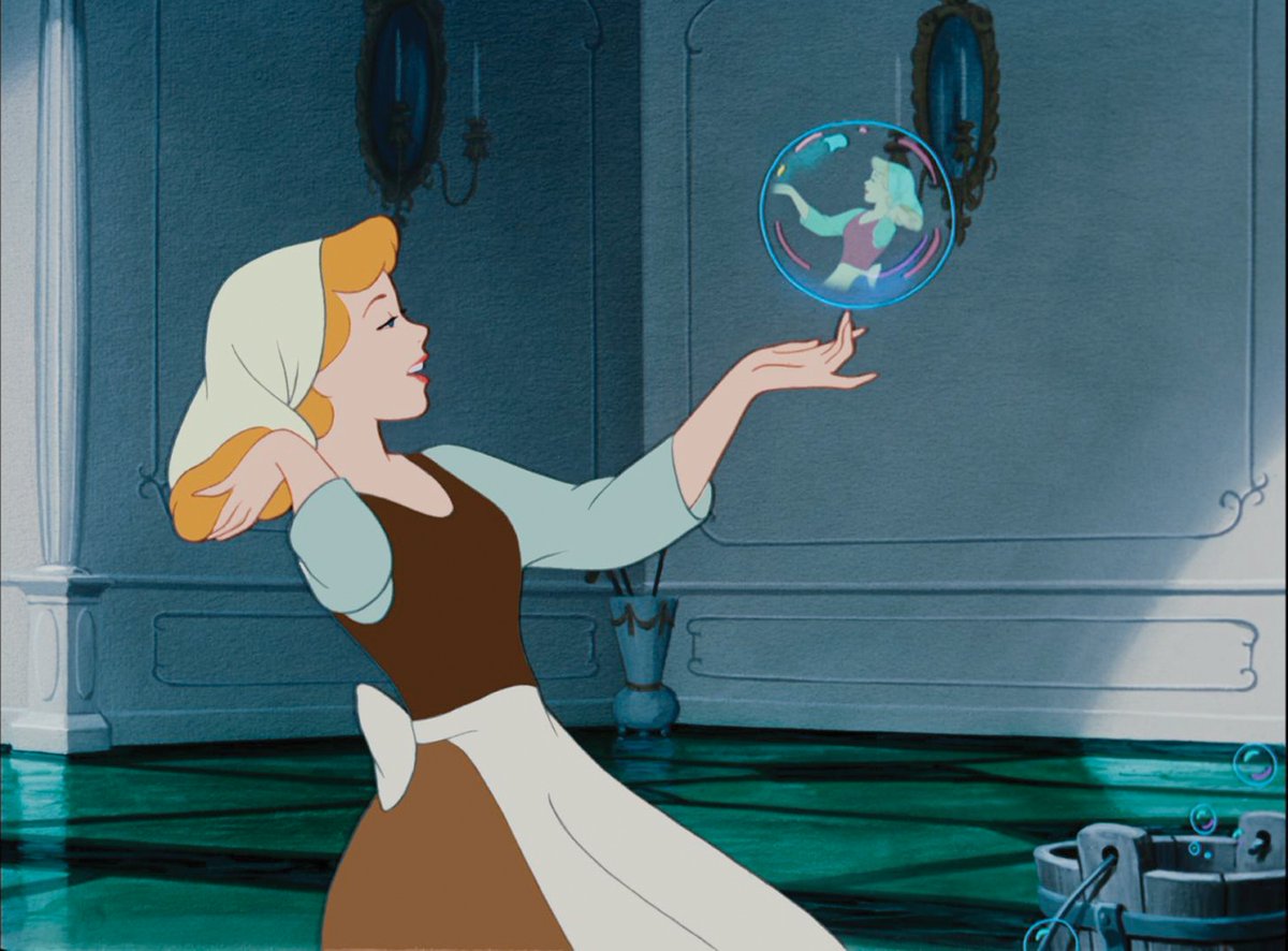DisneyIT's tweet photo. La vera forza è mantenere il sorriso nonostante le avversità. #Cenerentola #NataleDisney2018 @RaiUno @RaiPlay https://t.co/qE80SyvvJF