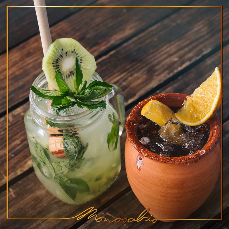 Nuestros cócteles, el complemento perfecto cuando nos visites.