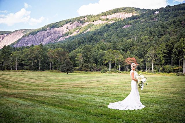 LonesomeValley's tweet photo. Bride Lexi looks like an absolute dream in her wedding gown. Photo: @waldorfphotographicart with @invisionevents. #wncweddings #bride #destinationwedding #blueridgemountains #wnc #weddingvenue #cashiersnc #brides #open828 #weddingvenue #destinationweddin… https://t.co/DvsKXVlieu https://t.co/h15UQseqFm