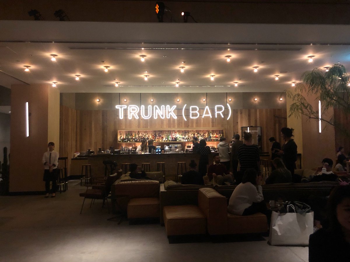 表参道 原宿のローカルメディア Omoharareal Twitterren Trunk Bar で待ち合わせて一杯 そんな洒落た年末を過ごしてみては T Co Dulgqqkktj Trunk Trunkbar Trunkhotel Trunklounge 表参道バー お洒落バー 年末 平成最後 平成最後の冬