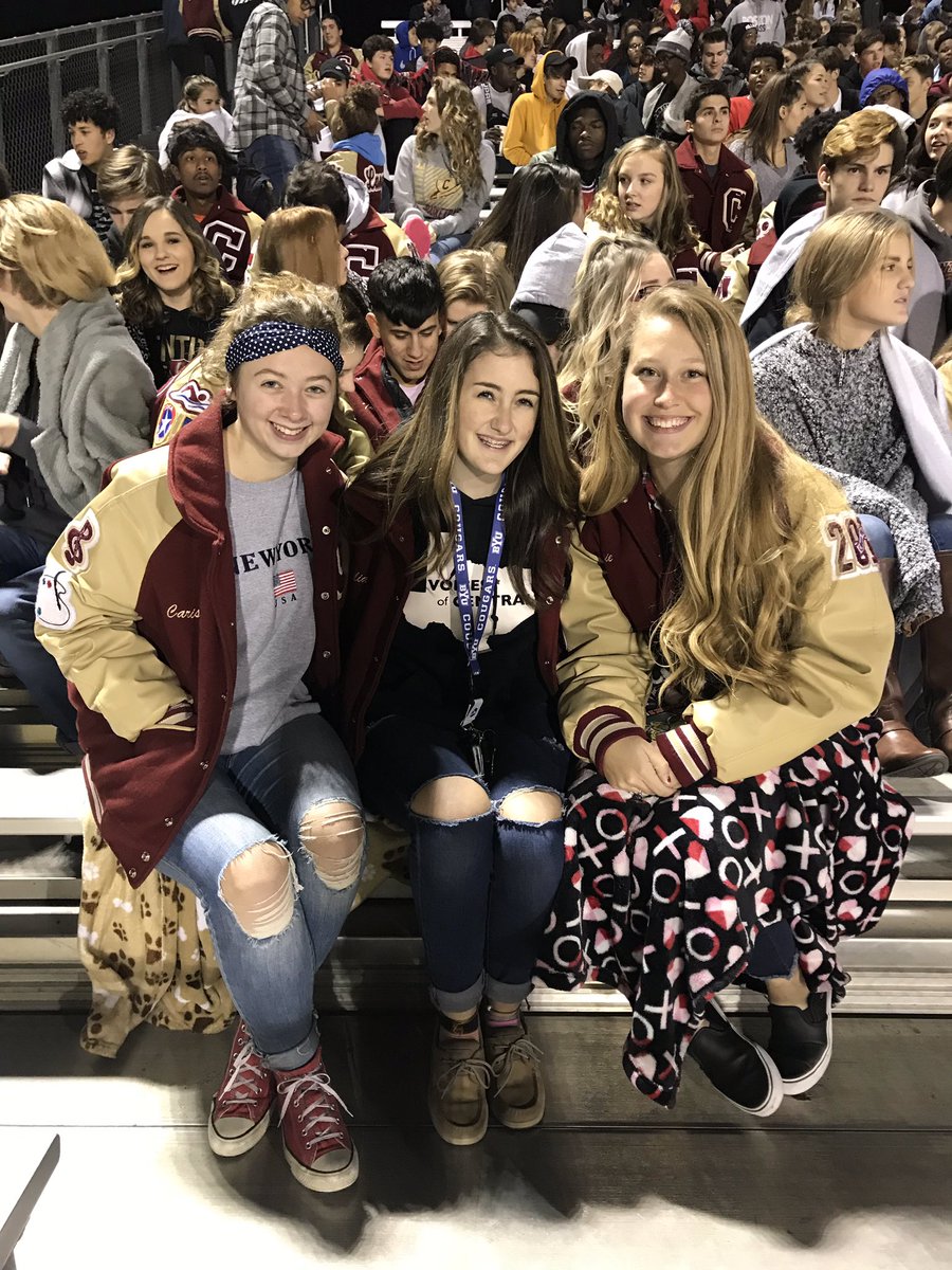 LindsieLiles's tweet photo. HAPPY BIRTHDAY CARISSA!!🎉💕 I’m so happy that we have had 1st period since sophomore year together😋 you always manage to brighten anyone’s day💜 I hope you have a great day!! https://t.co/a2aqzPYyLF